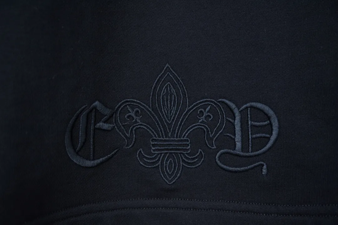🅿️210 Ch*ome Hearte 2025ss new shorts Honbu patch cross embroidered shorts light luxury essential item for daily commuting for men and women Correct version Welcome to compare Detailed features · Made of 380g pure cotton health cloth fabric · Imported Tajima machine embroidery Honbu patch cross letters · Open mold to customize the original logo engraved hanging clock · Loose waist trousers · Double-needle sewing across seams · Original main mark, washed tag, moisture-proof paper packaging Color: Black/White Size: S M L XL